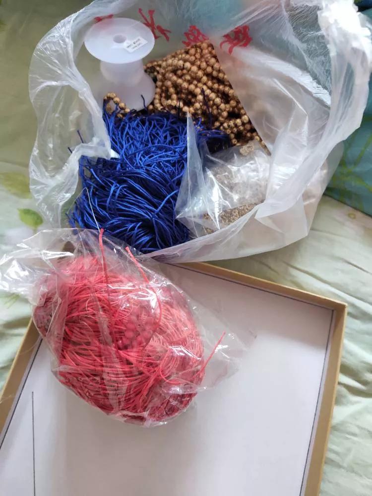 農村寶媽老太太們在家加工做義烏手工活，一天賺二三十元還搶干！